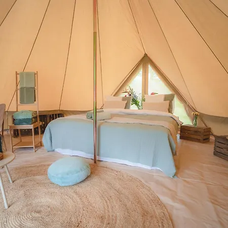 Boutique Tent Bij Laaken Op Unieke Plek In Het Met Luxe Bed פורדן