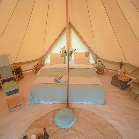 Boutique Tent Bij Laaken Op Unieke Plek In Het Met Luxe Bed * פורדן