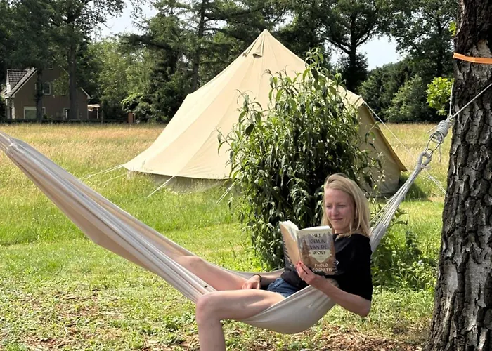 Οργανωμένο κάμπινγκ Boutique Tent Bij Laaken Op Unieke Plek In Het Met Luxe Bed