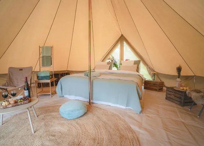 Boutique Tent Bij Laaken Op Unieke Plek In Het Met Luxe Bed Vorden