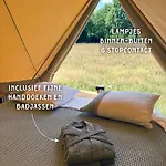 Luxussátor Boutique Tent Bij Laaken Op Unieke Plek In Het Met Luxe Bed Vorden