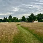 Boutique Tent Bij Laaken Op Unieke Plek In Het Met Luxe Bed
